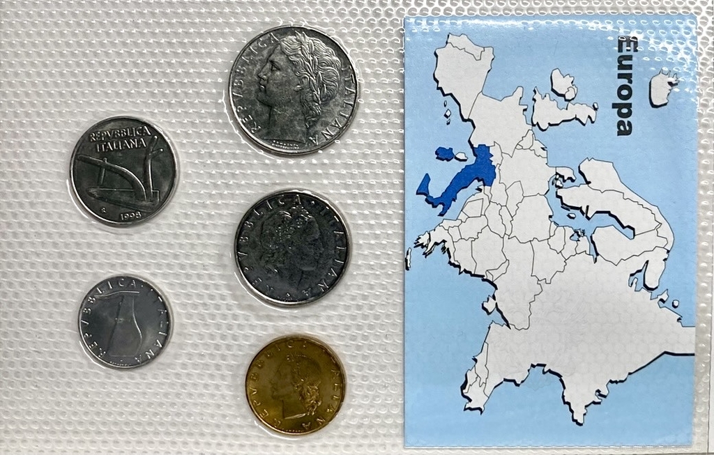 Набор из 5 монет 1972-1996 год в запайке с описанием страны.Италия.UNC. 